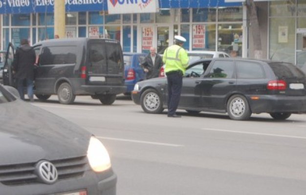 Controale în trafic: anvelope uzate şi folii auto neomologate